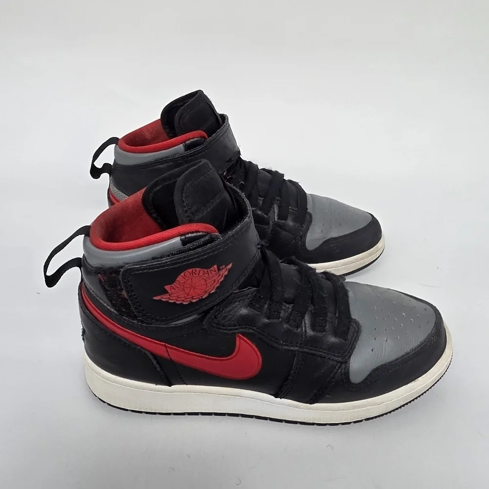 Nike Air Jordan 1 Mid FlyEase GS Black Red Grey Youth 5Y / Women's 6.5 Shoes